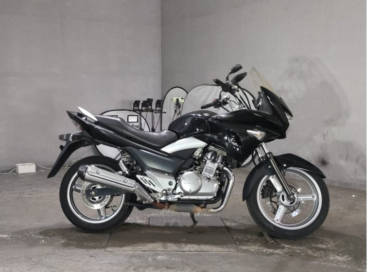 Мотоцикл Suzuki GSR250S с пробегом 20855 km