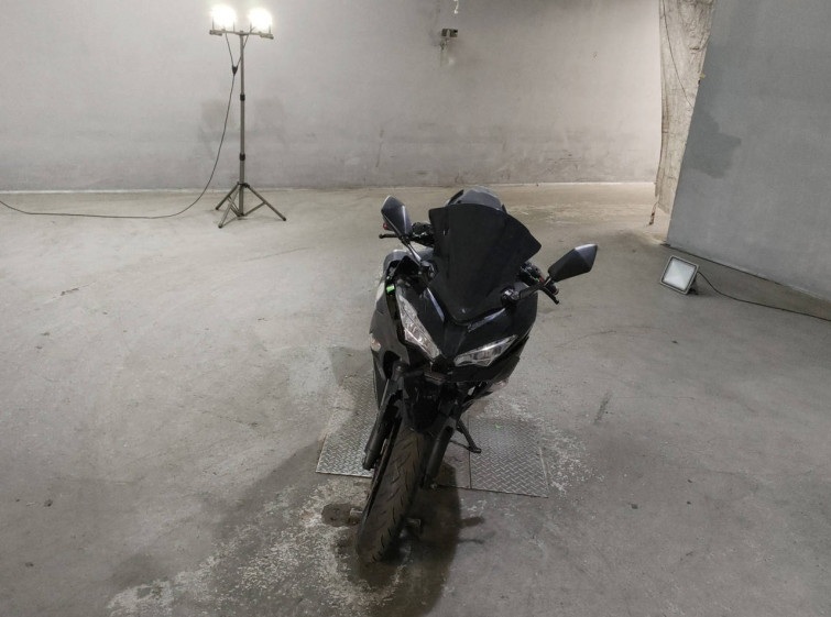 Мотоцикл Kawasaki NINJA400 з пробігом 72732 km