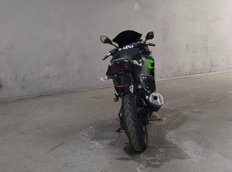 Мотоцикл Kawasaki NINJA400 з пробігом 72732 km