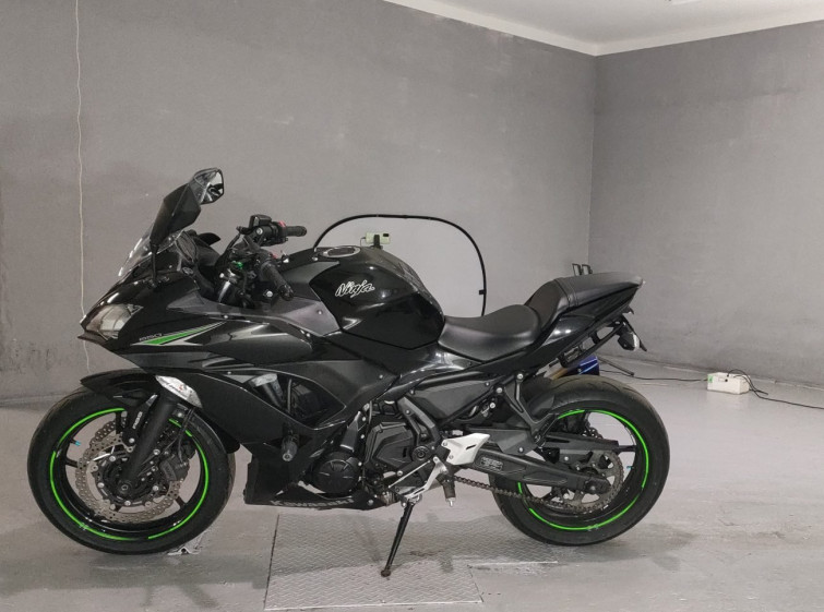 Мотоцикл Kawasaki NINJA650 з пробігом 14784 km