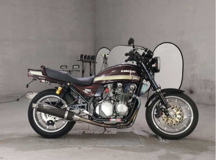 Мотоцикл Kawasaki ZEPHYR750 з пробігом 2247 km