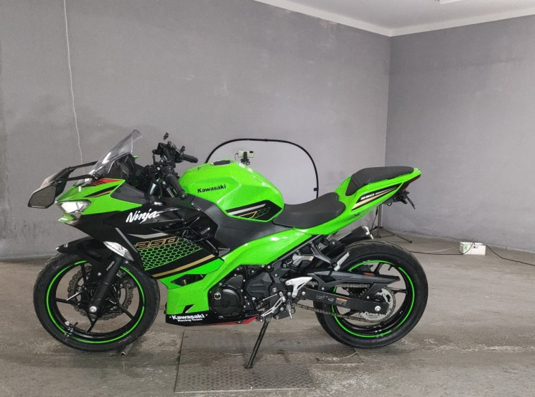 Мотоцикл Kawasaki NINJA250 с пробегом 9965 km