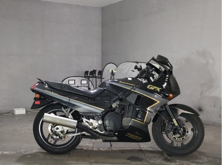 Мотоцикл Kawasaki GPX750R з пробігом 75618 km