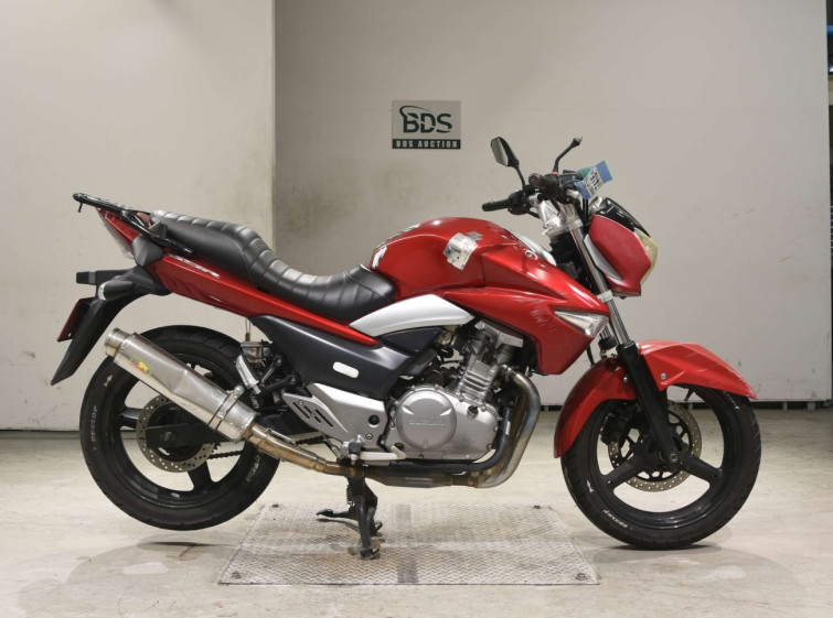 Мотоцикл Suzuki GSR250 з пробігом 42207 km