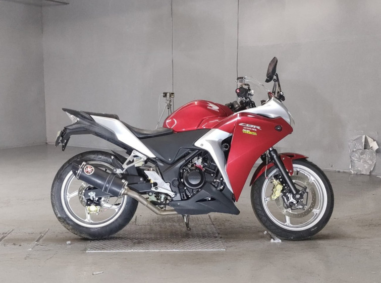 Мотоцикл Honda CBR250R с пробегом 2862 km