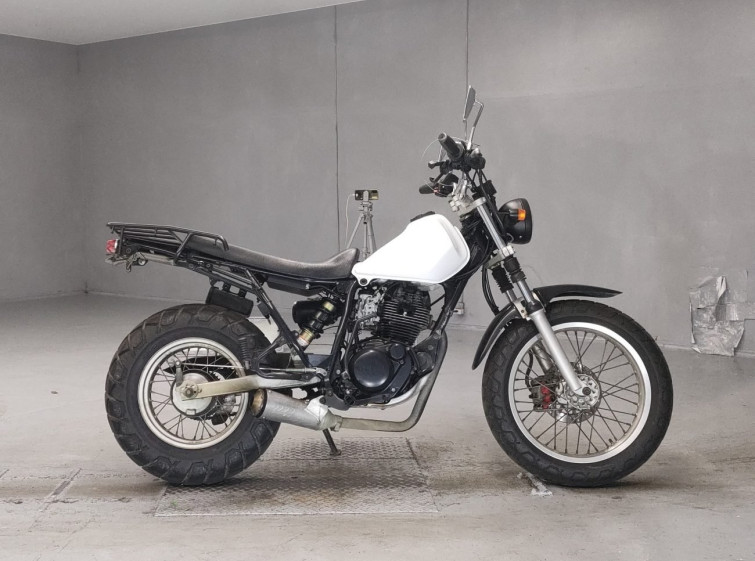 Мотоцикл Yamaha TW200 з пробігом 651 km