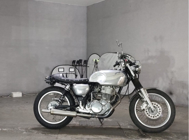 Мотоцикл Yamaha SR400 з пробігом 2718 km
