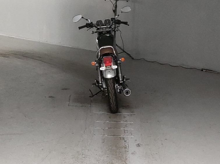 Мотоцикл Yamaha SR400 з пробігом 5628 km