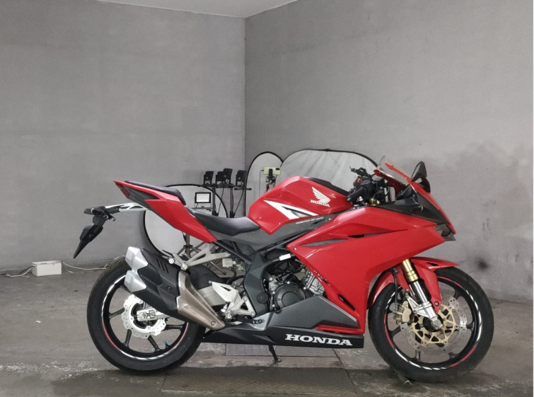 Мотоцикл Honda CBR250RR с пробегом 3568 km