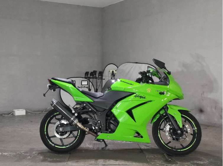 Мотоцикл Kawasaki NINJA250R з пробігом 19455 km