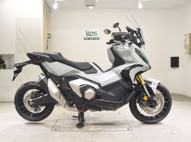 Мотоцикл Honda X-ADV750-2 з пробігом 8896 km