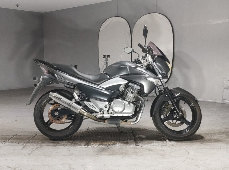Мотоцикл Suzuki GSR250 с пробегом 37731 km