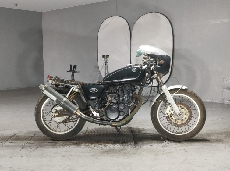 Мотоцикл Yamaha SR400 с пробегом 3399 km