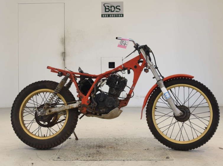 Мотоцикл Honda TLR200