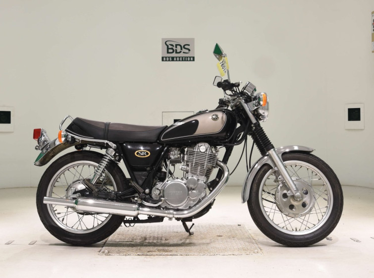 Мотоцикл Yamaha SR400 с пробегом 2987 km