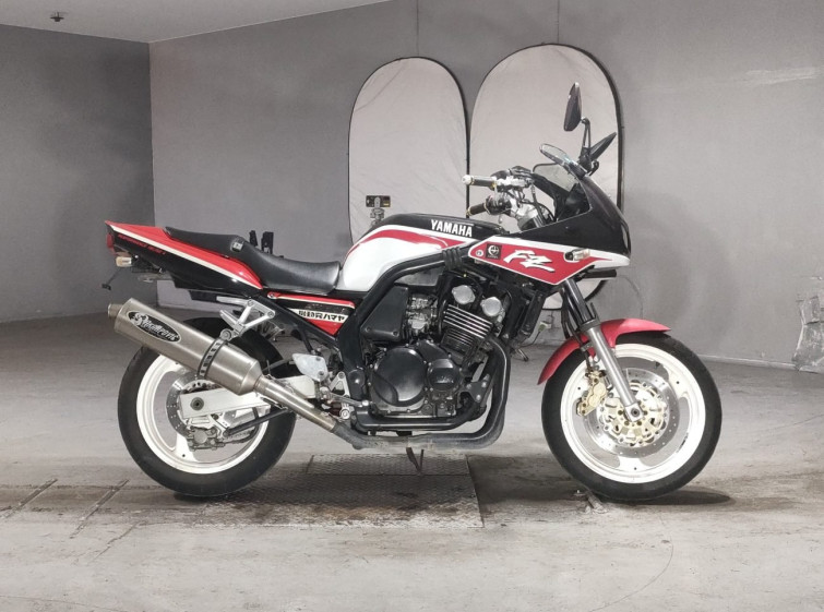 Мотоцикл Yamaha FZ400 с пробегом 61161 km