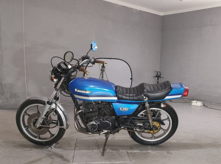 Мотоцикл Kawasaki Z250FT з пробігом 6836 km