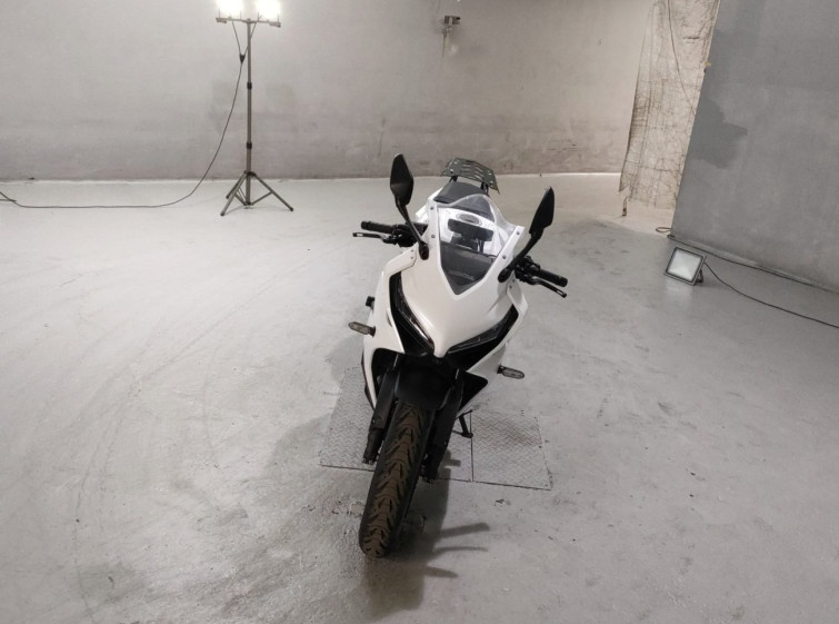 Мотоцикл Honda CBR650R з пробігом 21093 km