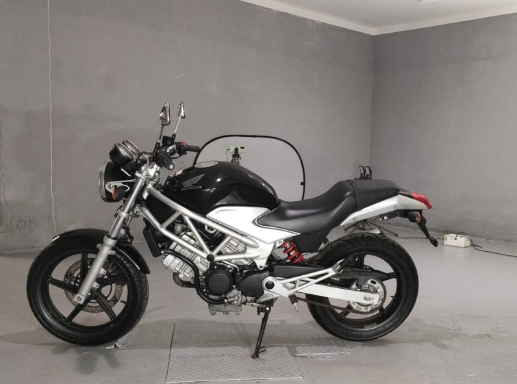 Мотоцикл Honda VTR250 с пробегом 15824 km