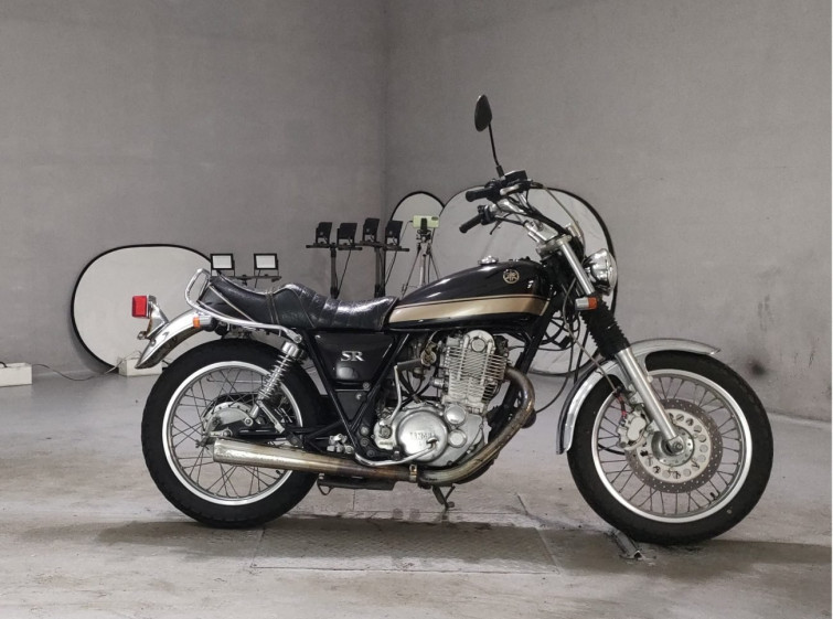 Мотоцикл Yamaha SR400 с пробегом 7374 km