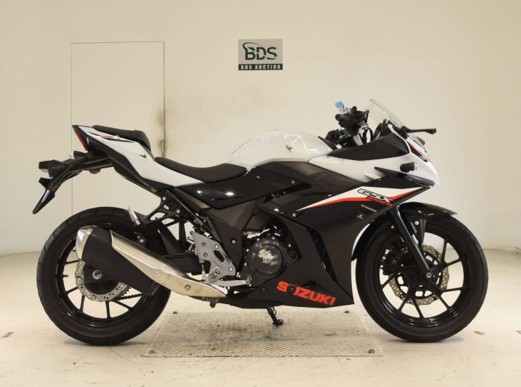 Мотоцикл Suzuki GSX250RA з пробігом 4707 km