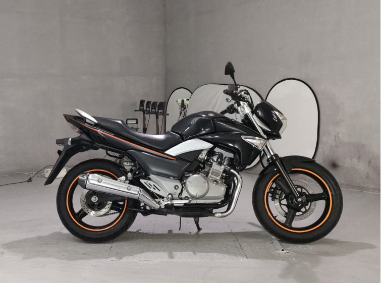 Мотоцикл Suzuki GSR250 з пробігом 18606 km
