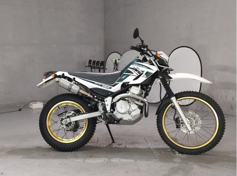 Мотоцикл Yamaha SEROW XT250 с пробегом 42119 km