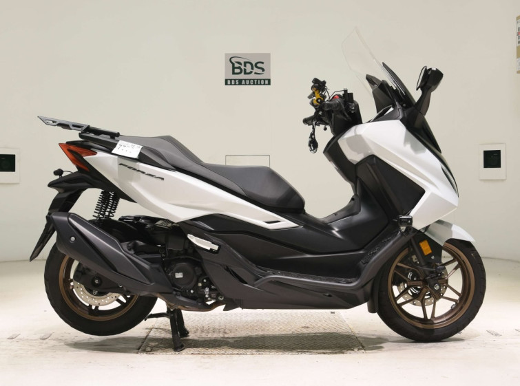 Мотоцикл Honda FORZA з пробігом 9874 km