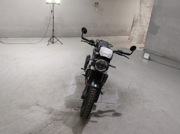 Мотоцикл Husqvarna SVARTPILEN 401 з пробігом 4905 km