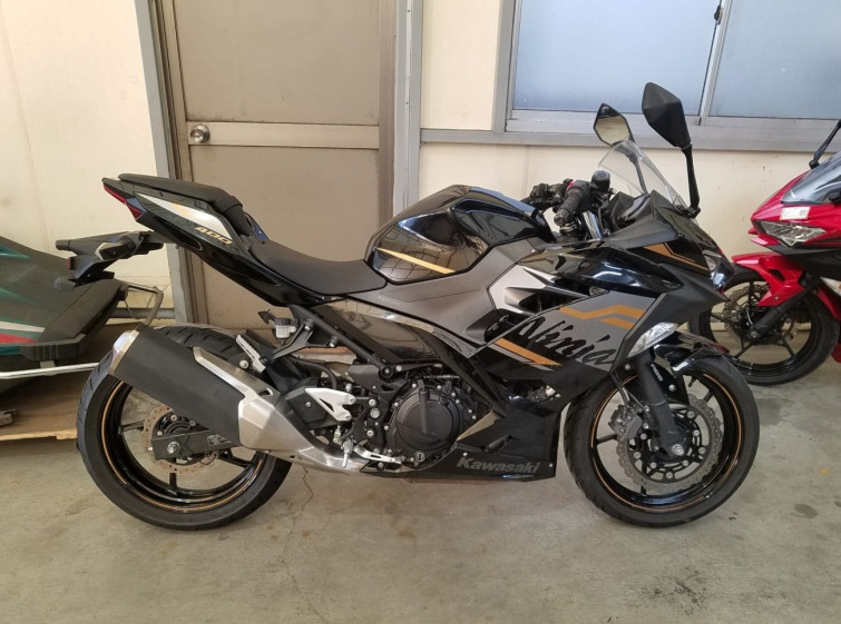 Мотоцикл Kawasaki NINJA400 з пробігом 43206 km