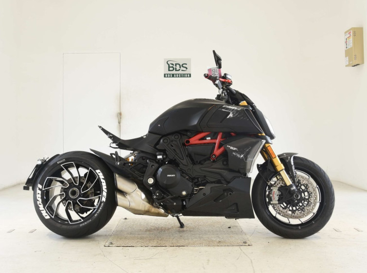 Мотоцикл Ducati DIAVEL 1260S з пробігом 21939 km