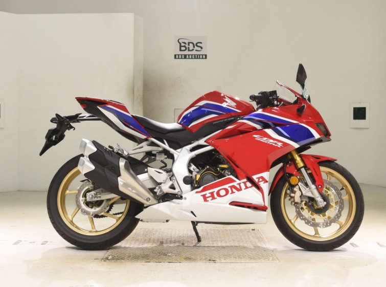 Мотоцикл Honda CBR250RR с пробегом 709 km