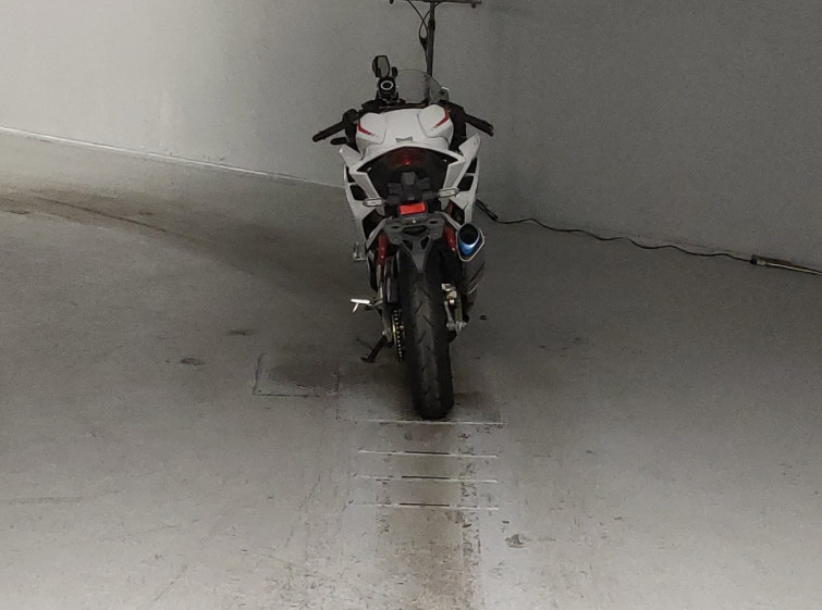 Мотоцикл Honda CBR250RR с пробегом 11231 km