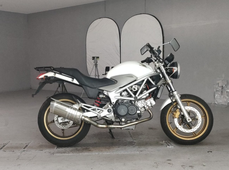 Мотоцикл Honda VTR250 з пробігом 14945 km