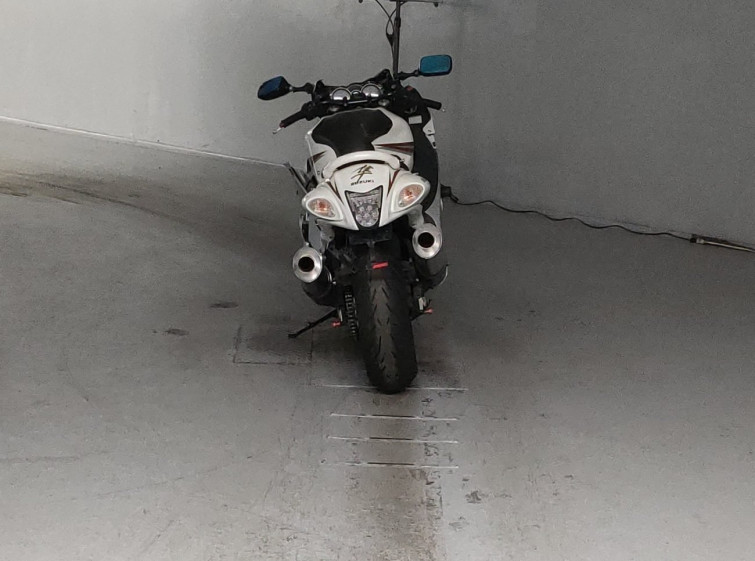 Мотоцикл Suzuki GSX1300R HAYABUSA