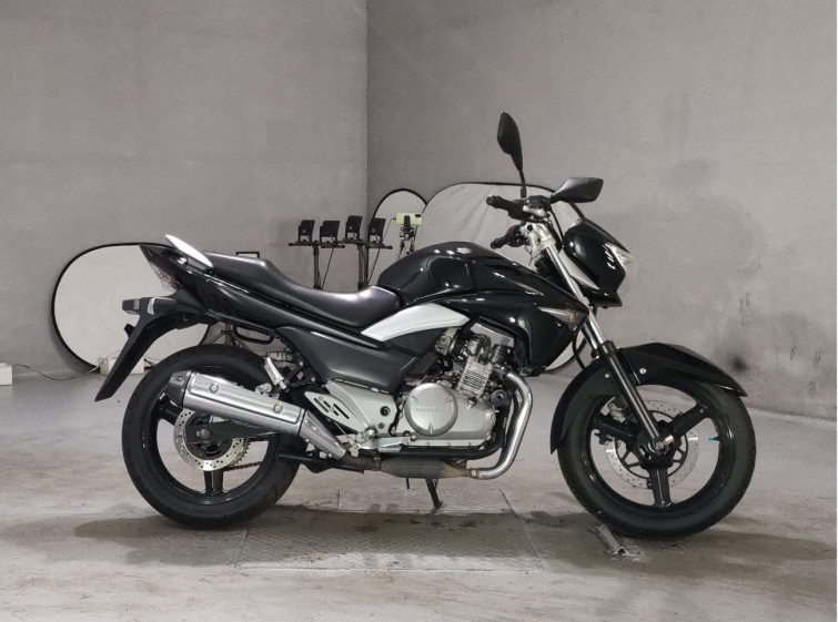 Мотоцикл Suzuki GSR250 с пробегом 38306 km