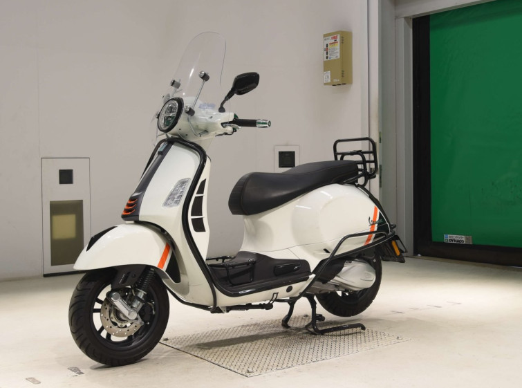Мотоцикл Vespa GTS300 SUPER з пробігом 2706 km