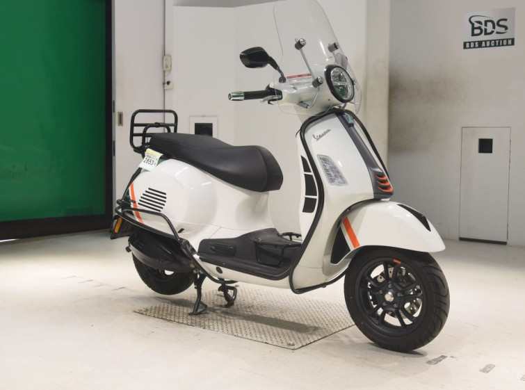 Мотоцикл Vespa GTS300 SUPER з пробігом 2706 km