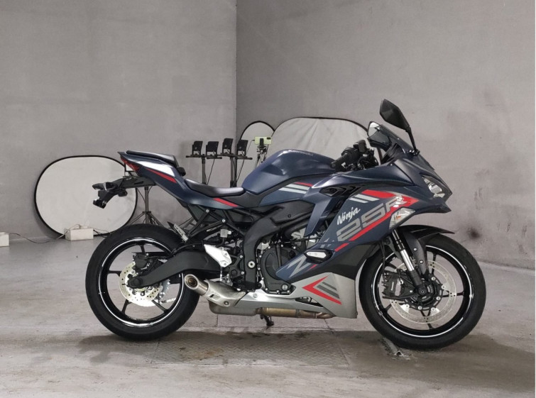 Мотоцикл Kawasaki NINJA ZX-25R KRT с пробегом 1073 km