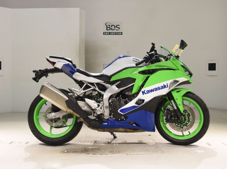 Мотоцикл Kawasaki ZX-4RR с пробегом 9569 km