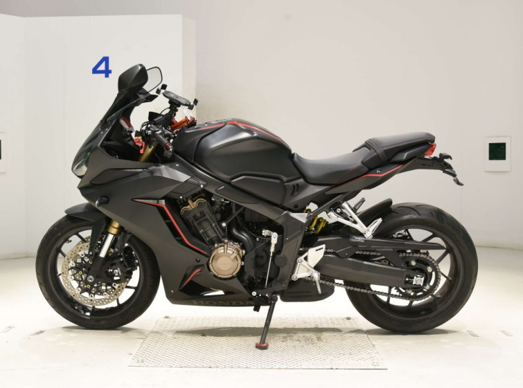 Мотоцикл Honda CBR650R з пробігом 8565 km