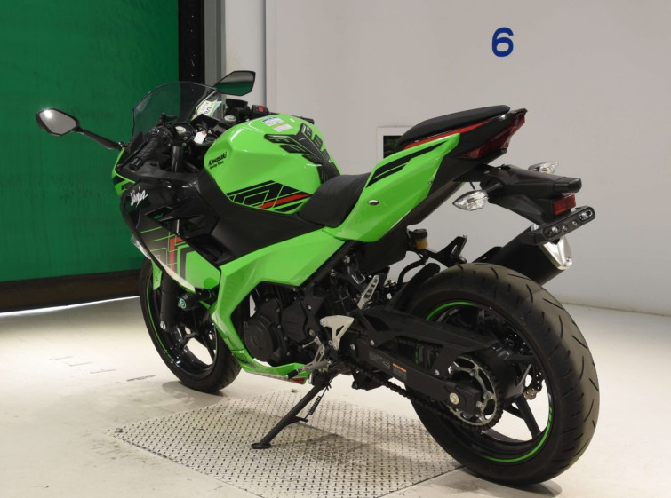 Мотоцикл Kawasaki NINJA400