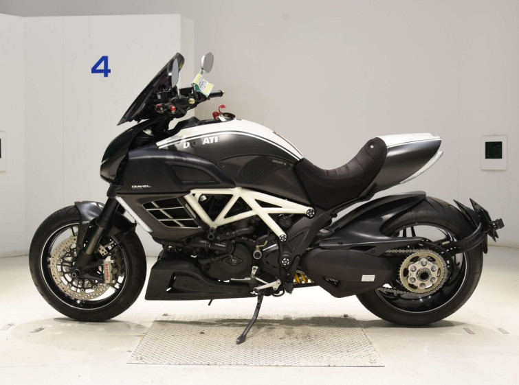 Мотоцикл Ducati DIAVEL