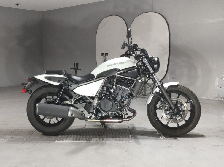 Мотоцикл Kawasaki ELIMINATOR 400 з пробігом 670 km