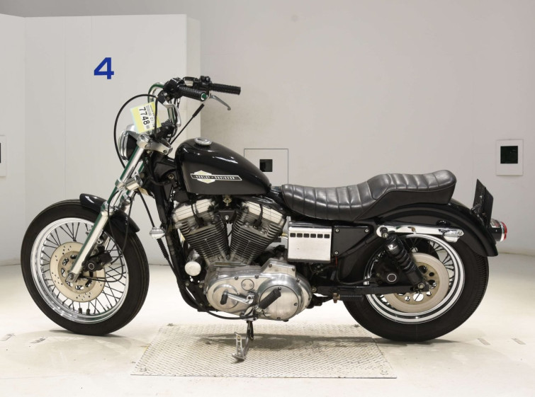 Мотоцикл HD SPORTSTER HUGGER XLH883