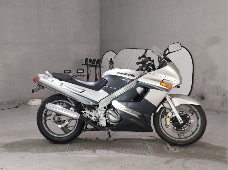 Мотоцикл Kawasaki ZZ-R250 з пробігом 28146 km