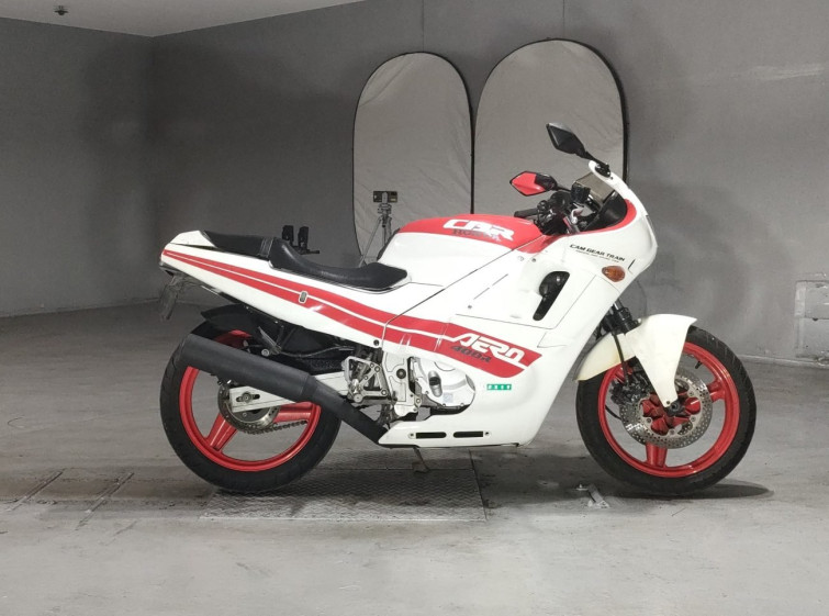 Мотоцикл Honda CBR400R с пробегом 3047 km