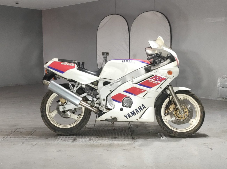 Мотоцикл Yamaha FZR400 з пробігом 13000 km