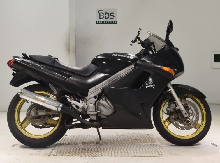 Мотоцикл Kawasaki ZZ-R250 з пробігом 12470 km