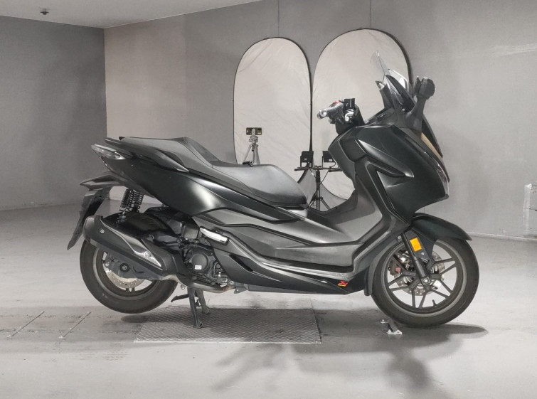 Мотоцикл Honda FORZA з пробігом 48479 km